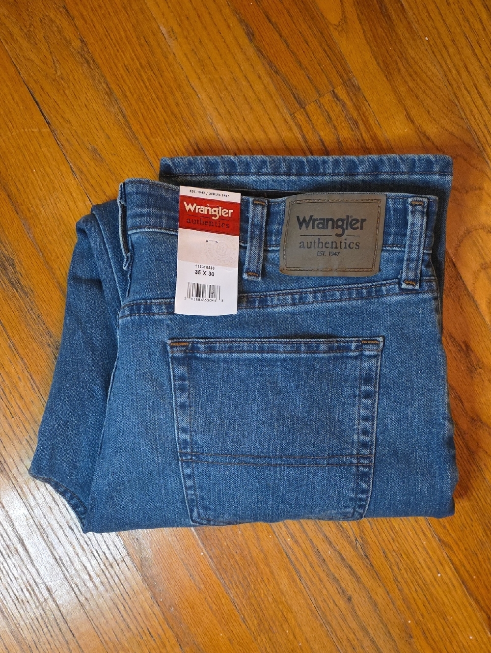 NEW Wrangler Jeans 35x30